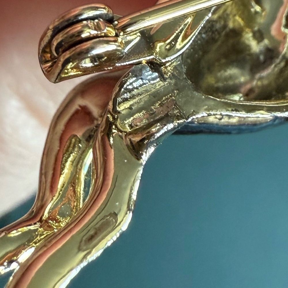 Vintage 80’s Gold Tone Christmas Reindeer Holly Brooch Pin - Picture 6 of 8